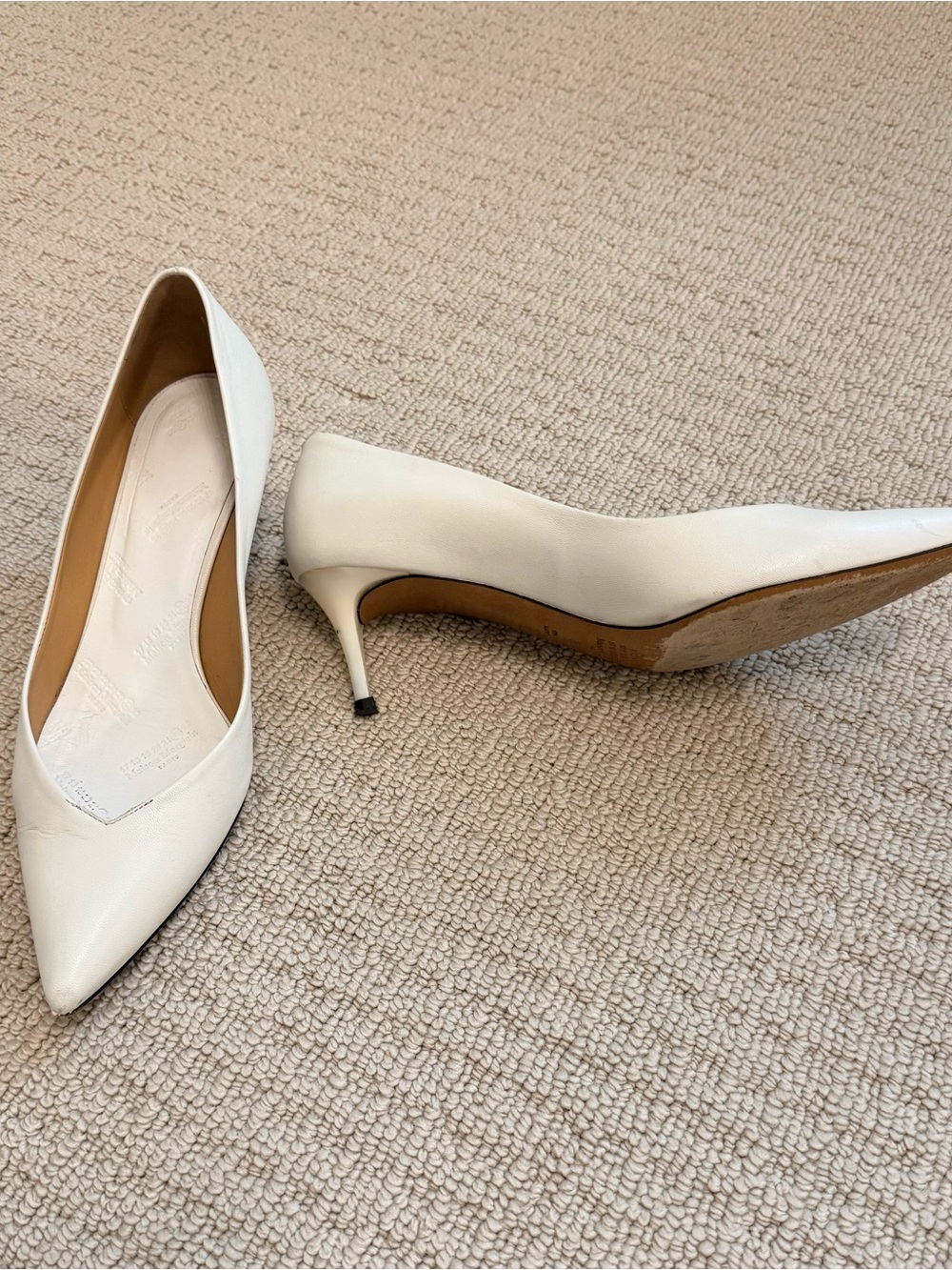 MM6 Maison Martin Margiela White Pointed Leather Kitten Heels